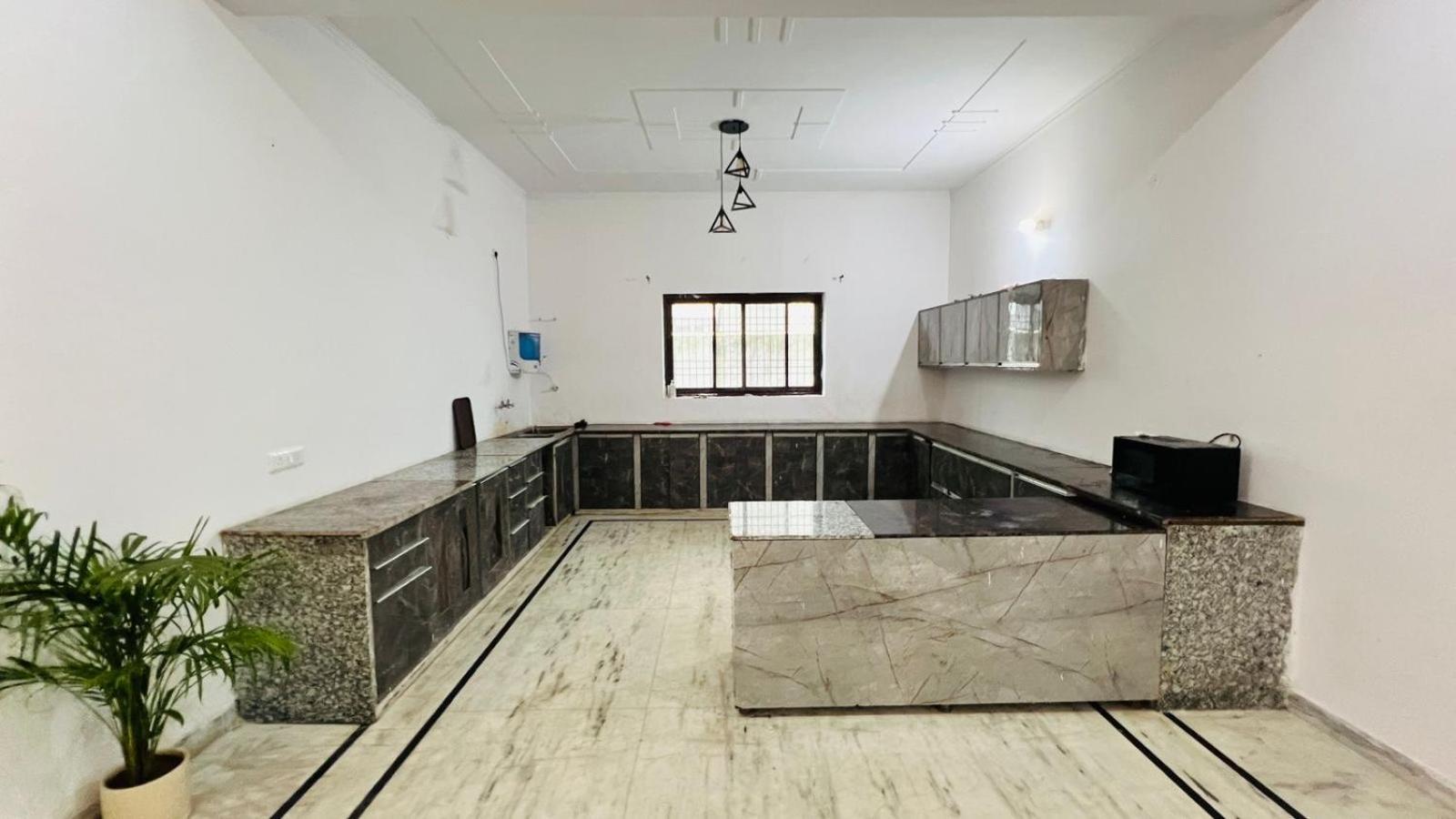 Venus Farm Villa Gurgaon Bagian luar foto